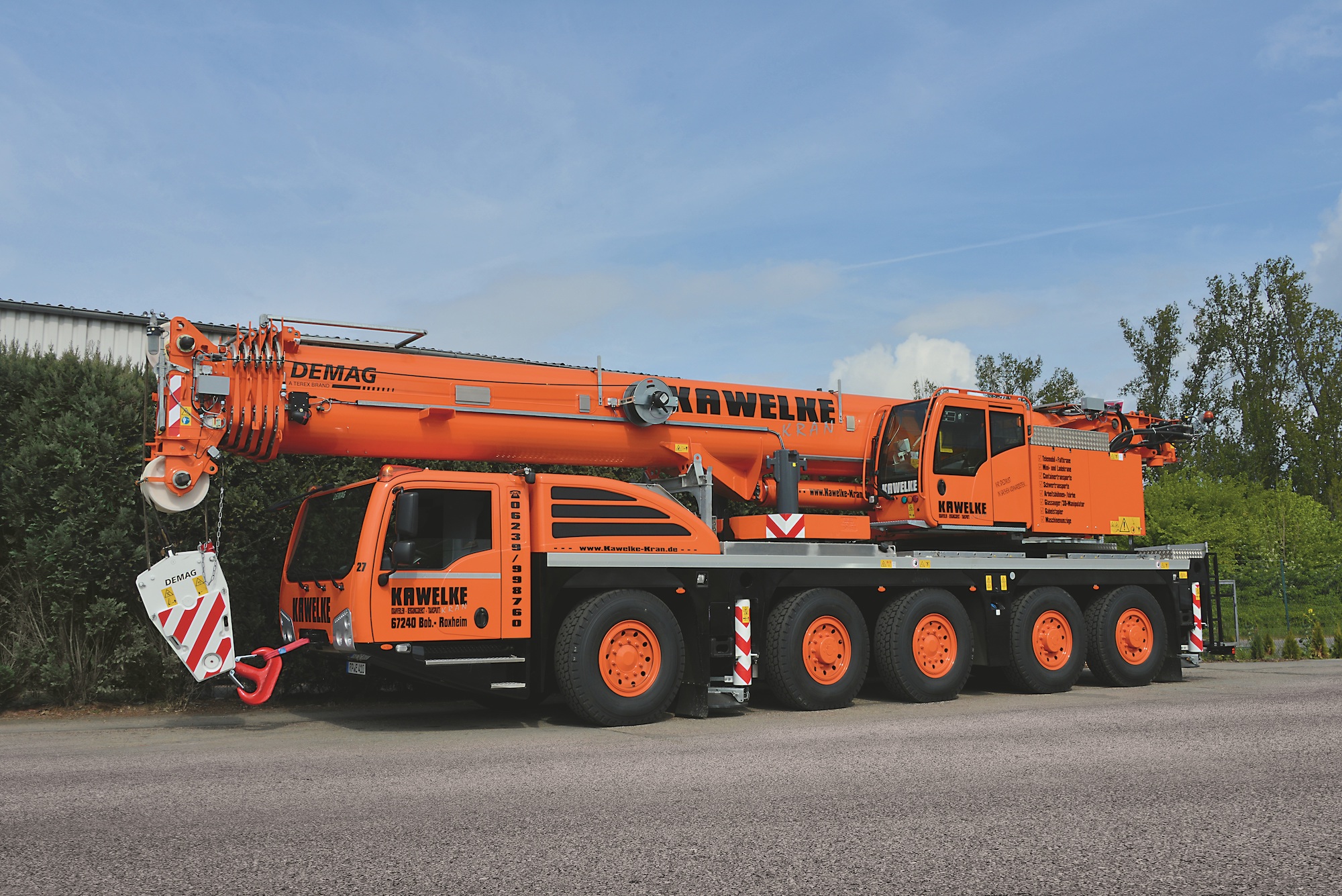 The Advantages of Using Mobile Crane Lifting Services