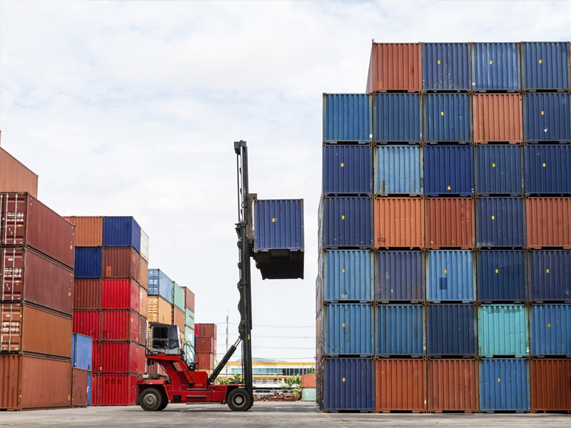 How Large Shipping Containers Elevate Construction Efficiency?